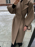 Le trench-coat de Miss Paris 