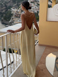 Robe longue de vacances en satin dos nu 